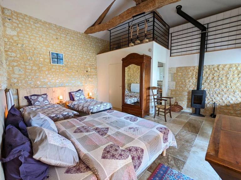 Charming Cottage with Heated Pool, Terrace, and Enclosed Garden in Aubeville — photo 3