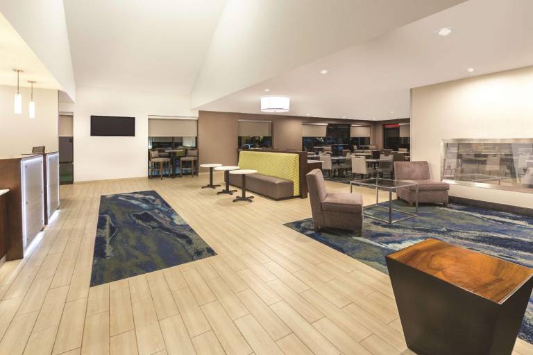 La Quinta Inn & Suites by Wyndham Philadelphia Airport — photo 4