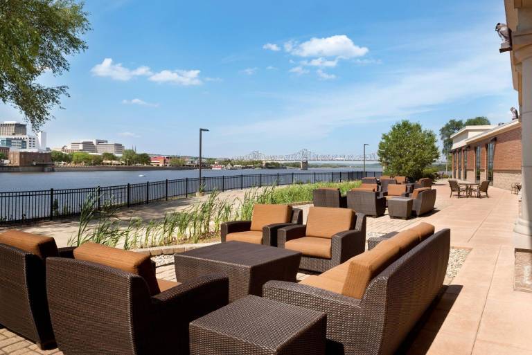 Embassy Suites by Hilton East Peoria Riverfront Hotel & Conference Center — photo 4