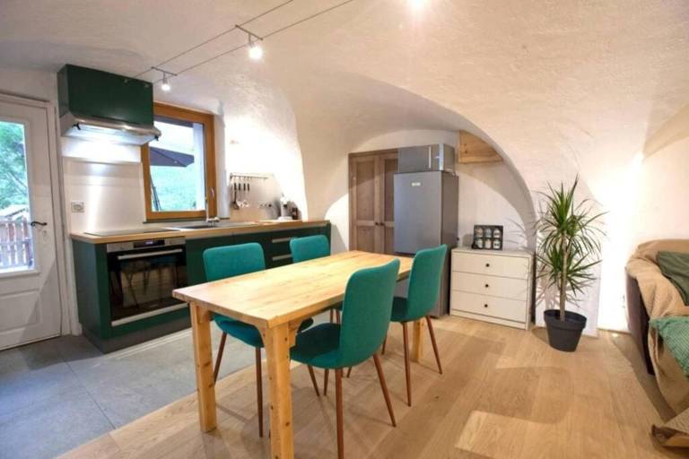 Family-oriented apartment with patio | Pet-friendly — photo 4