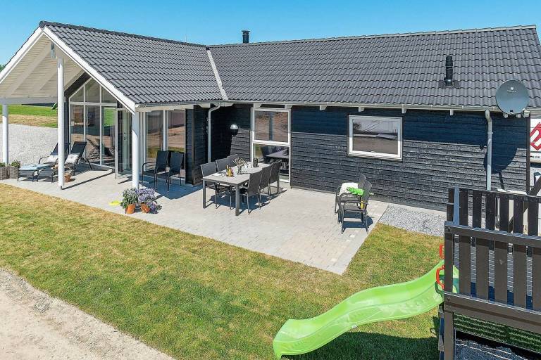 Vacation home with BBQ, terrace & sauna — photo 4