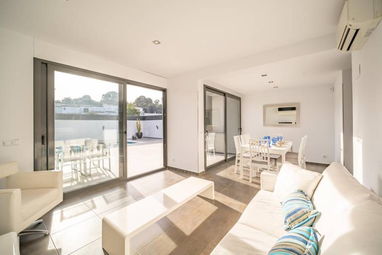 Fully equipped villa with yard, terrace & private pool | Dogs allowed — photo 4