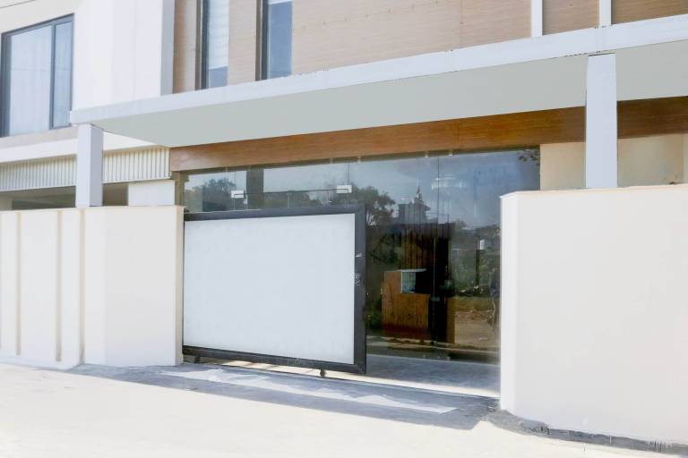 Super Townhouse ISBT Dehradun