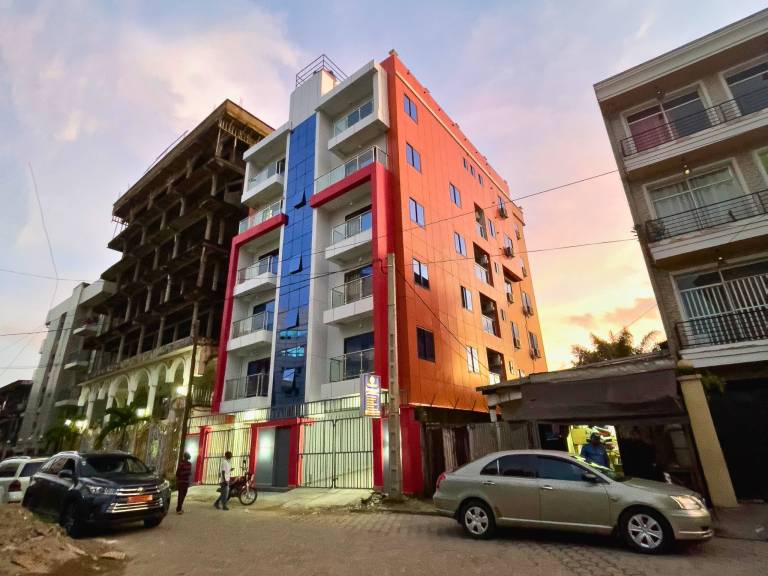Serviced apartment with terrace & hot tub | Perfect for remote work — photo 5