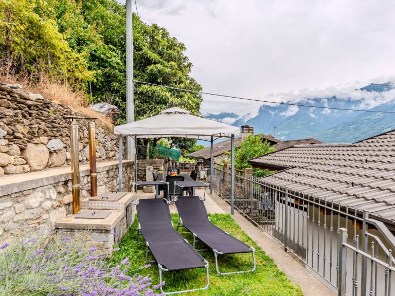 Apartment with yard, BBQ & terrace | Mountain view — photo 5