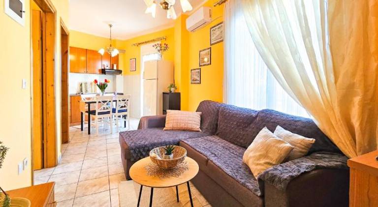 Apartment with patio in Katerini