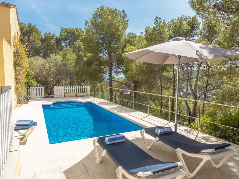 House with barbecue, garden & private pool in Palafrugell
