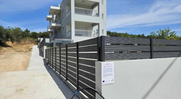Vacation home with yard, patio & private pool in Mylopotamos