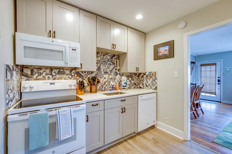 Walk Dtwn: Pet-Friendly Townhome in Rockport — photo 3