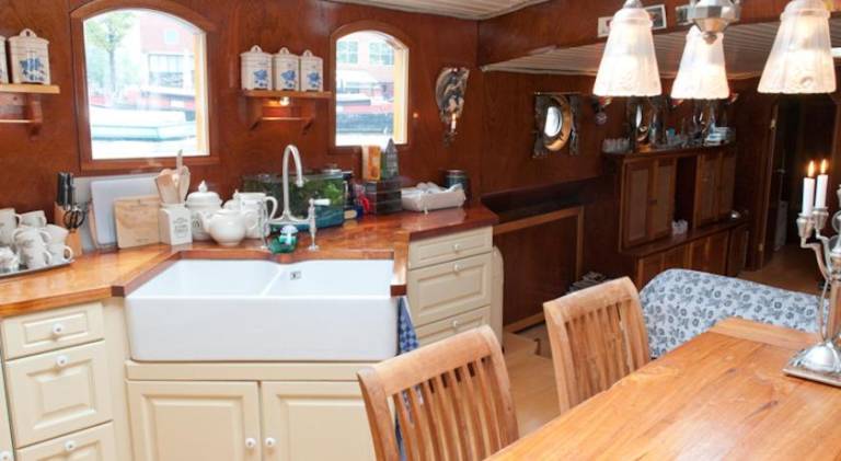 Art deco houseboat on super location — photo 3