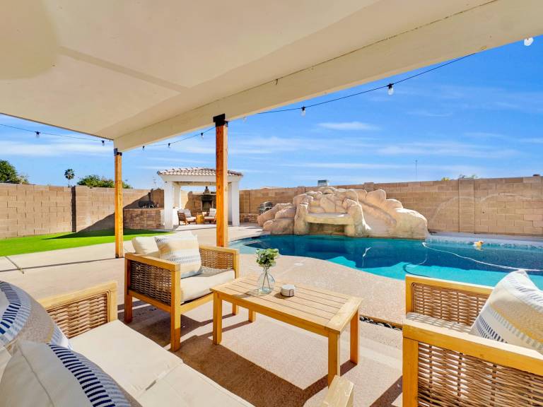 Pool Home. Sleeps 11. Super Mesa Location! — photo 2