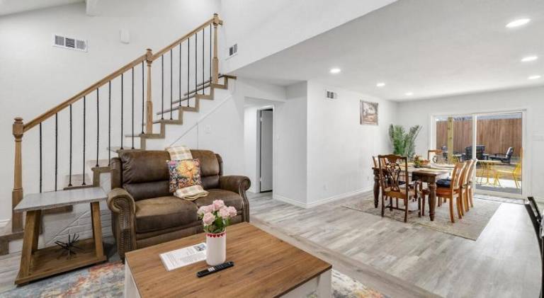 House with hot tub | Pet-friendly — photo 2