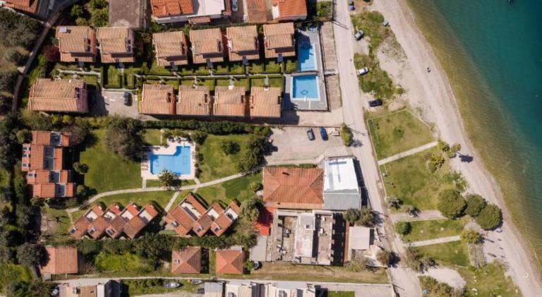 Holiday apartment with patio, garden & pool | Dogs allowed — photo 2