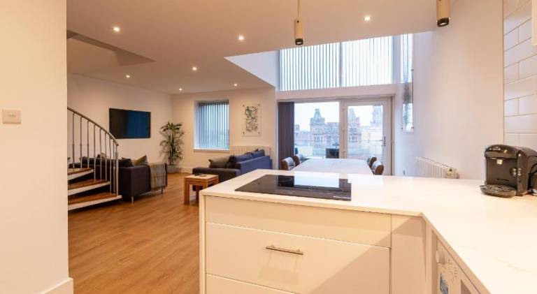 CITY CENTRE APARTMENT with Free Secure Underground Parking in Glasgow