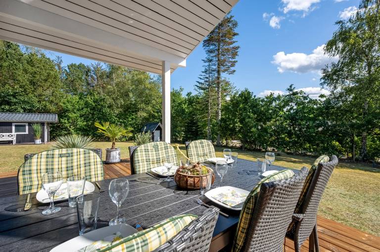 Fully equipped vacation home with grill & patio | Pet-friendly — photo 2