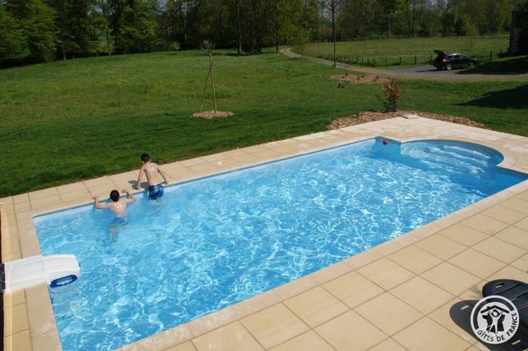 Gite with grill, private pool & yard — photo 4