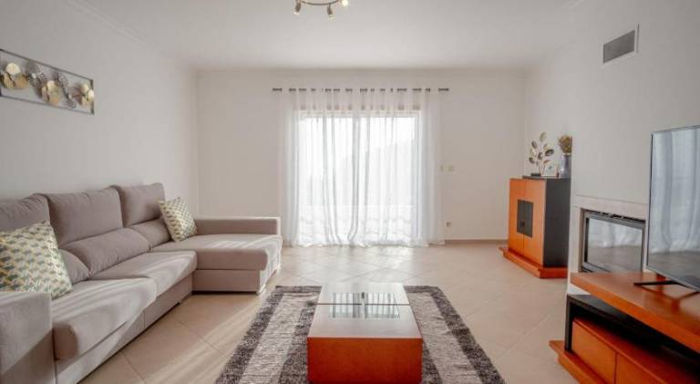 Rental apartment with patio — photo 2