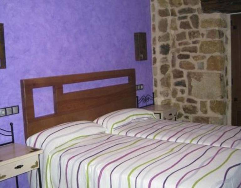 Country House 'La Botería' with Private Garden, Balcony and Wi-Fi in Burgos