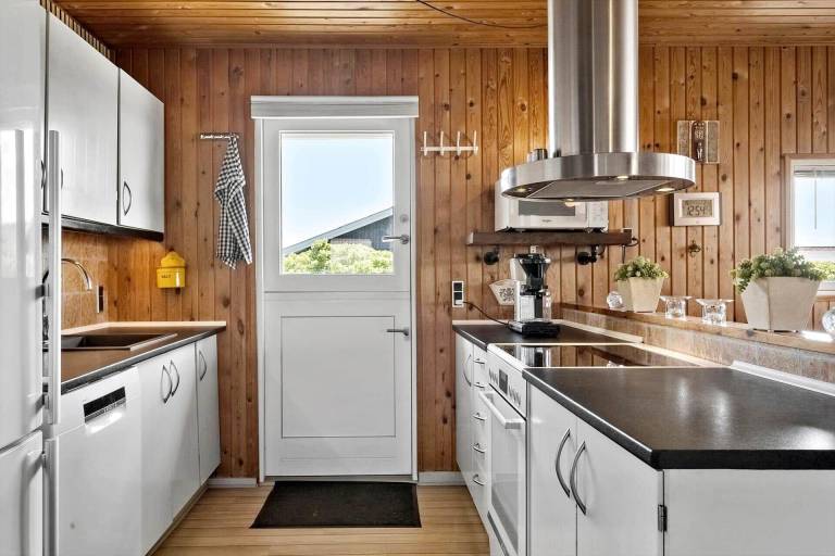 Vacation home with grill, patio & sauna — photo 2