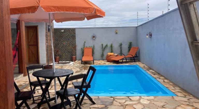 Vacation home with pool — photo 4
