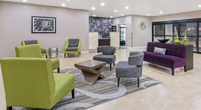 La Quinta Inn & Suites by Wyndham Ada — photo 5