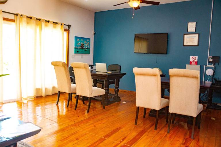 Best Western Grand Baymen Gardens in San Pedro