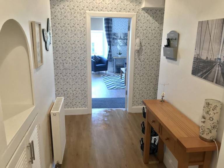233 Leith Apartment — photo 3