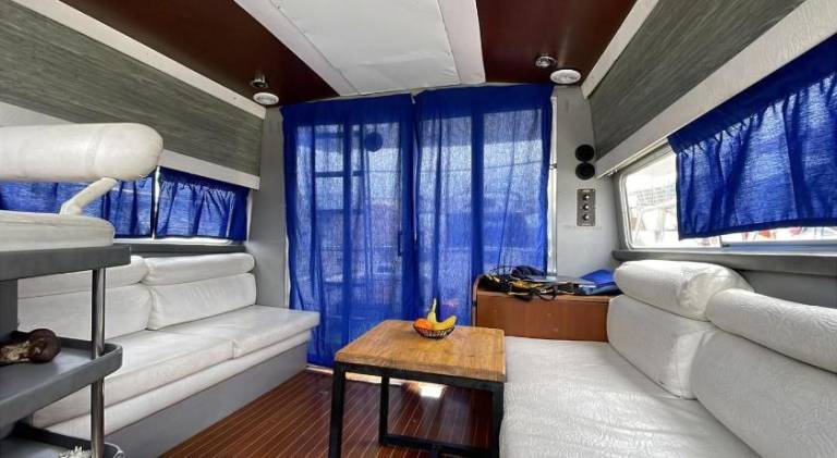 Boat with patio in Barcelona