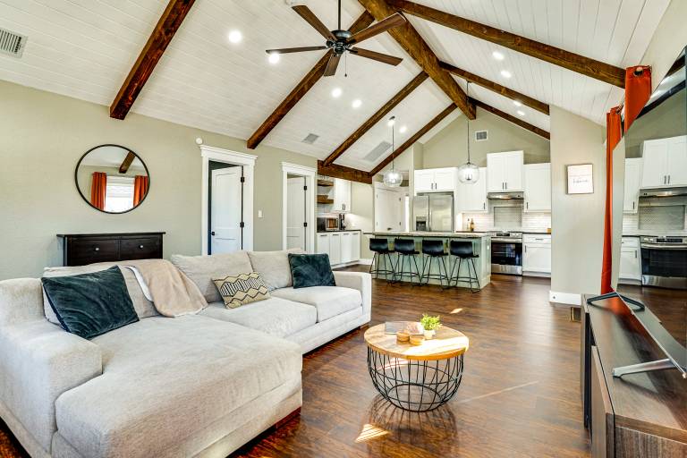< 2 Mi to Lake Granbury! Family Home w/ Large Yard — photo 4
