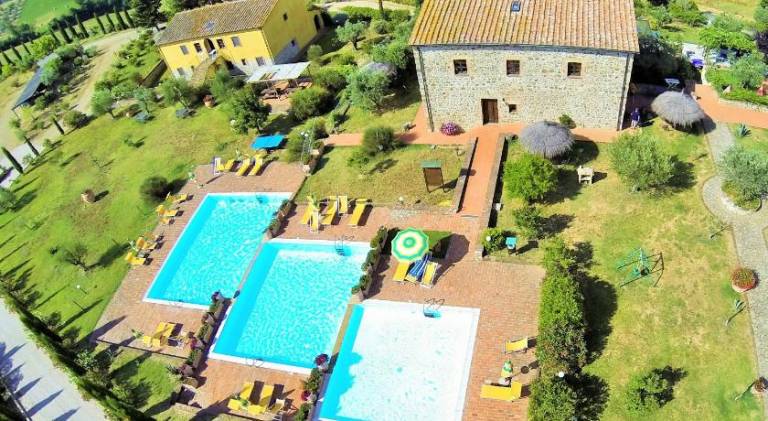 House with grill, pool & terrace in Pomarance