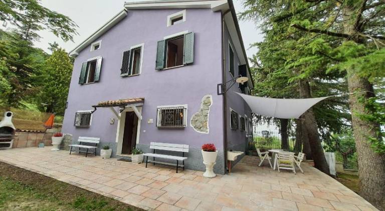 Vacation home with 3 rooms for 6 persons in Teramo