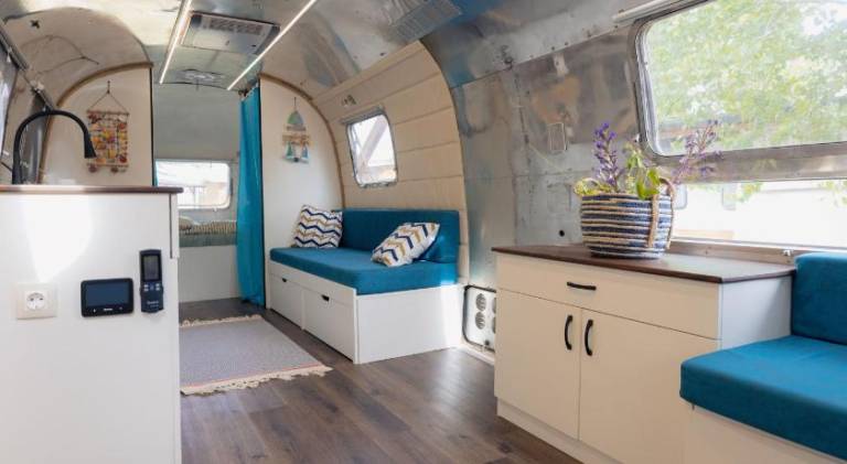 Luxury Vintage Airstream RV/Caravan Retro Charm Meets Comfort — photo 3