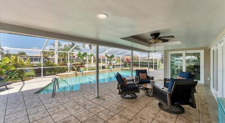 House with jacuzzi & pool — photo 4