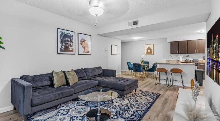 Rental apartment with pool | Perfect for remote work in Fort Lauderdale, FL