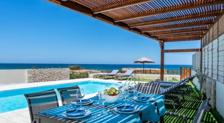 Villa with pool — photo 3
