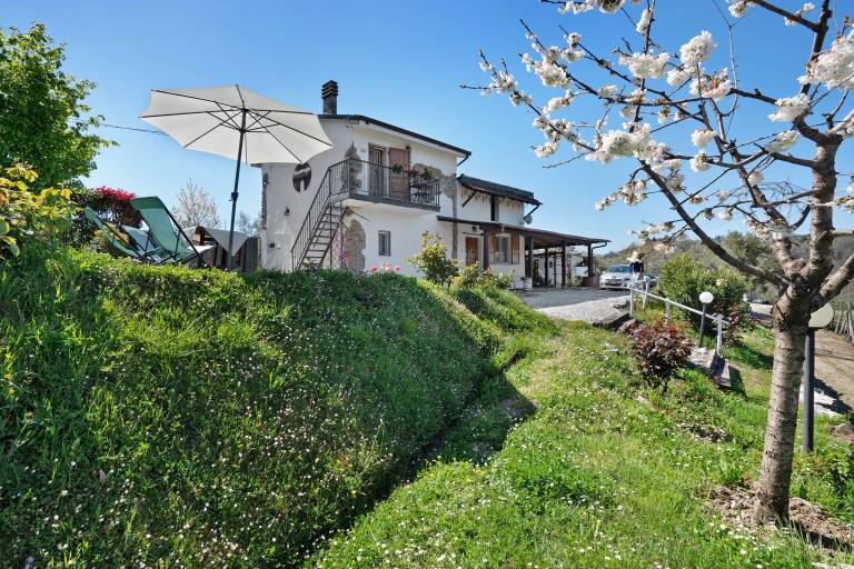 Pet-Friendly Apartment Rosadimaggio Violetta with Balcony & Wi-Fi in Arcola