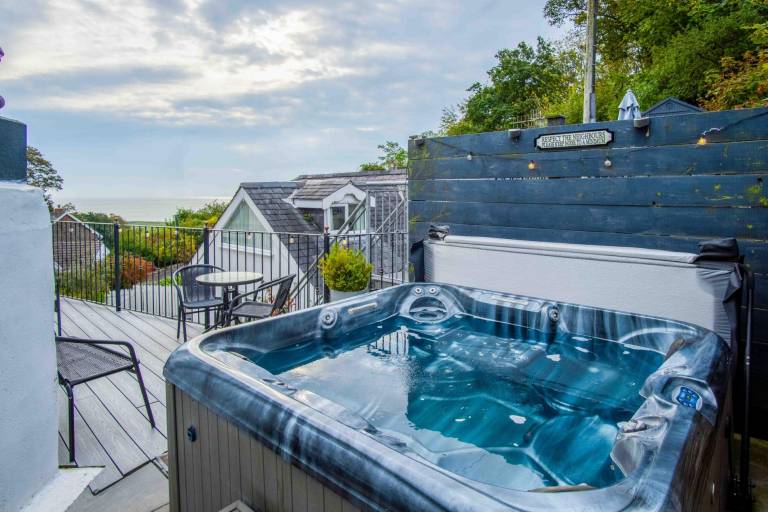 Children-friendly vacation home with fast internet & jacuzzi | Beach view | Pets allowed in Tenby