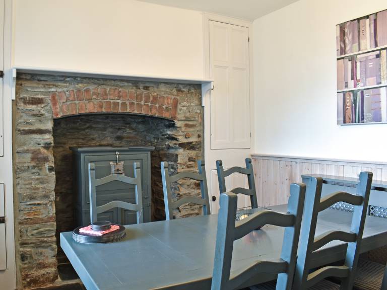 Cottage with yard | Water view — photo 3