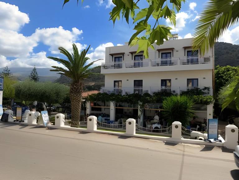 Serviced apartment with terrace, garden & pool in Hersonissos