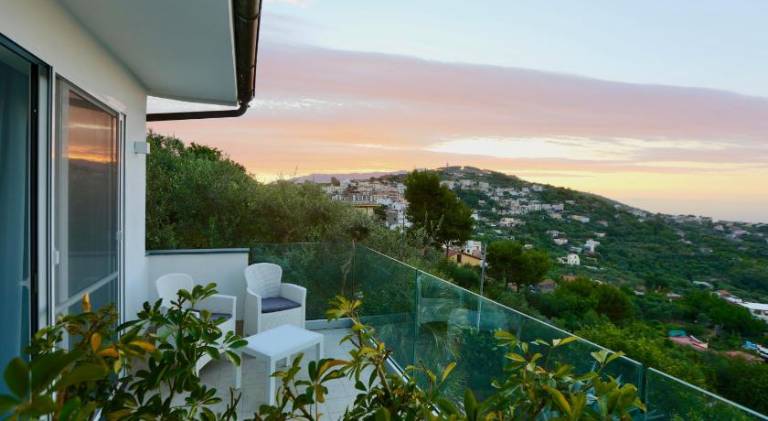 Villa with hot tub, garden & terrace — photo 5