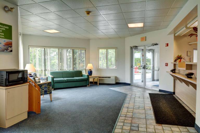 Motel6 Warwick, RI - Providence Airport - I-95 — photo 3