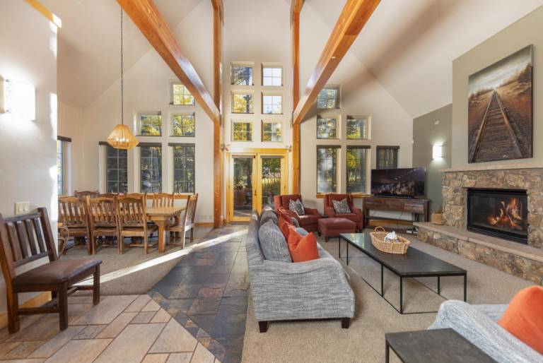 Sawmill Run Lodge: Pet-Friendly, Walk to Peak 8, Hot Tub, Grill, Shuttle — photo 5