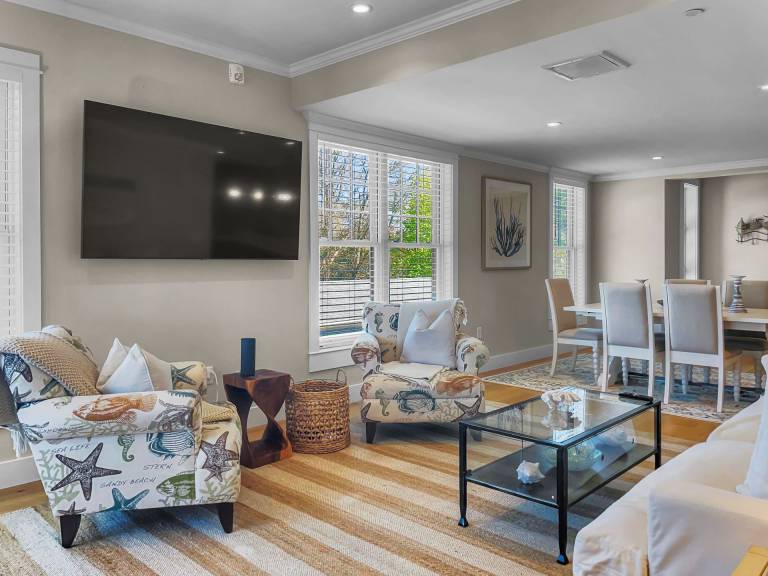 Condo with patio — photo 3