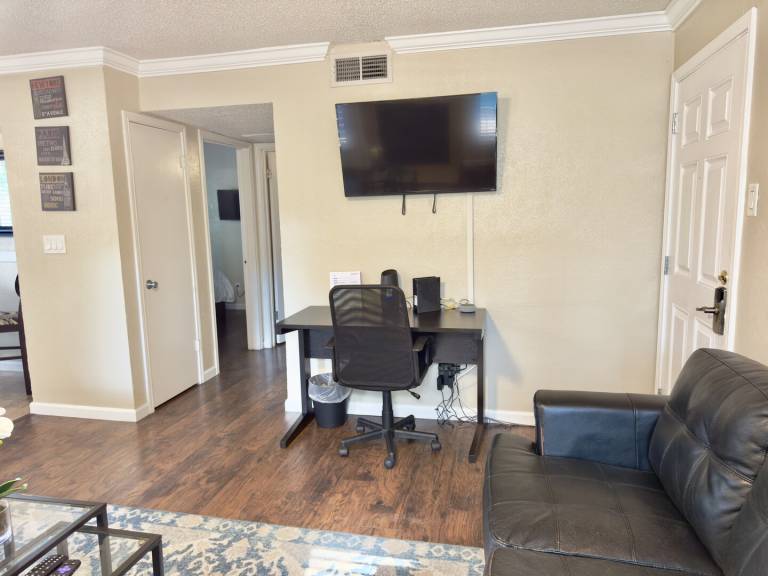 I02 –World Cup Stay - 18 min to AT&T - Sleeps 4 - Free Parking — photo 5