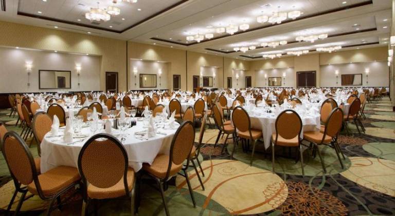 Embassy Suites by Hilton Fayetteville Fort Bragg — photo 4