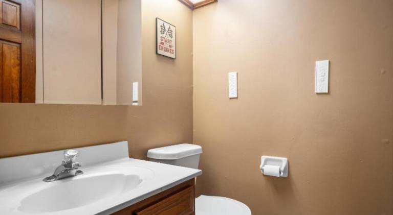 Vacation home with hot tub — photo 4