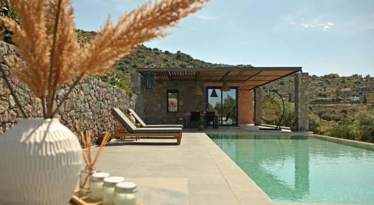 Villa with private pool, BBQ & garden in Aegina