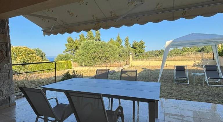 Villa with yard, patio & grill — photo 4