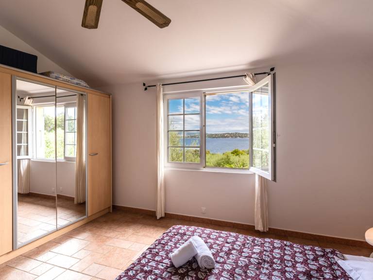 Vacation home with patio, grill & yard | Sea view — photo 3