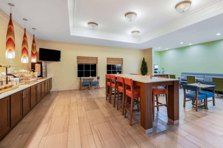 La Quinta Inn & Suites by Wyndham Broussard - Lafayette Area — photo 3